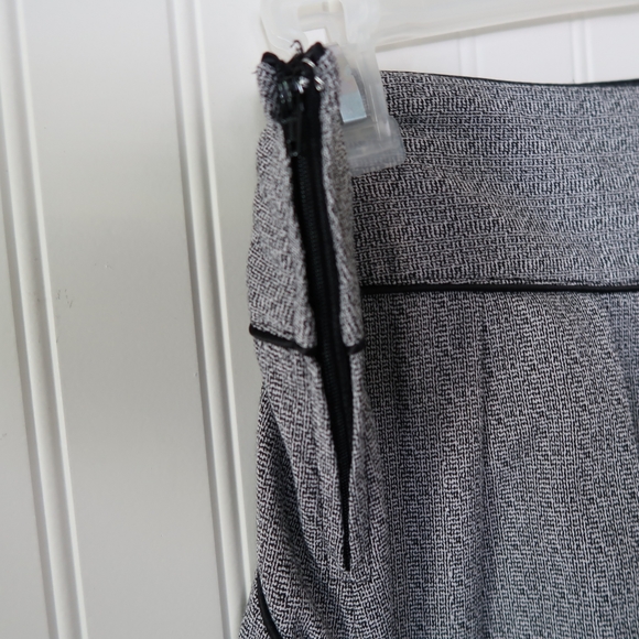 Maurices Women's Short Pleated Skater Skirt Size Small Satin Hem - Picture 3 of 11